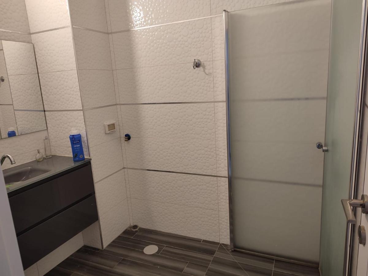 Lovely Three-Room Apartment Above The Promenade 아슈도드 외부 사진