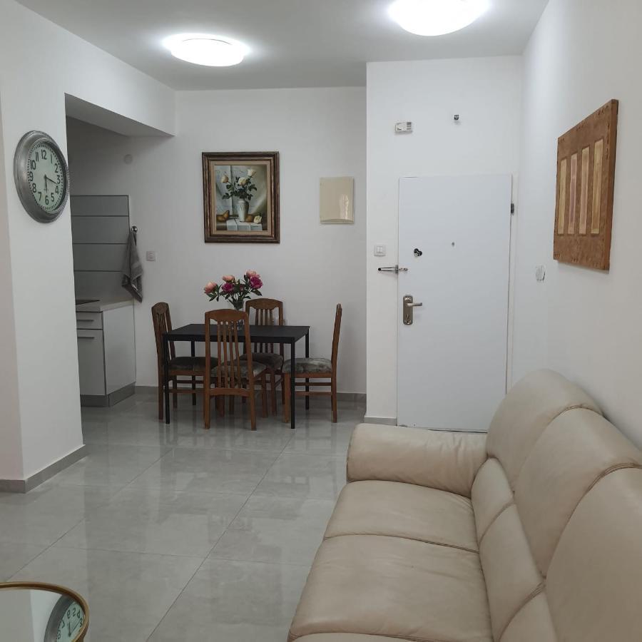 Lovely Three-Room Apartment Above The Promenade 아슈도드 외부 사진