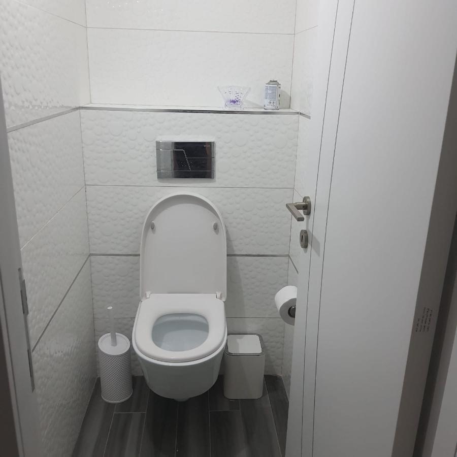 Lovely Three-Room Apartment Above The Promenade 아슈도드 외부 사진