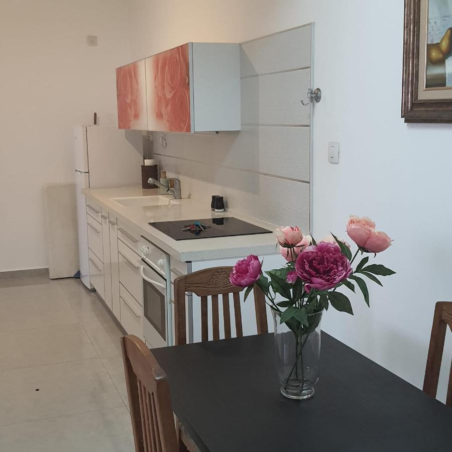 Lovely Three-Room Apartment Above The Promenade 아슈도드 외부 사진